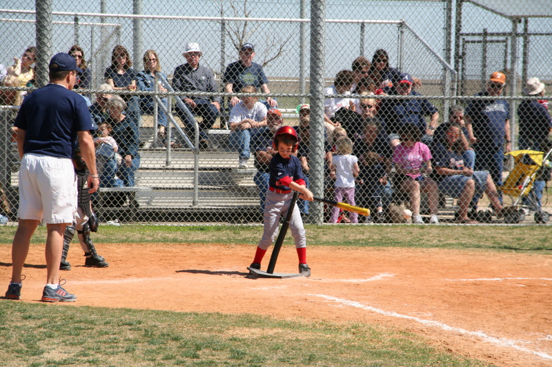 2008/03(March)/15-Dax-Red-Sox-tball/800x600_2008-03-15-Dax-Red-Sox-22-Case.JPG