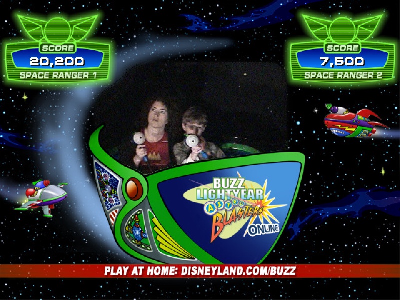 2008/03(March)/DisneyLand/800x600_2008-03-13-buzzlightyear-Suzi-Chance.jpg