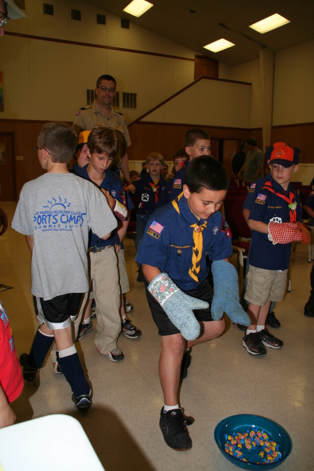 2008/03(March)/Scouts-Pack409-Meeting/640x480_2008-03-26-Scouts-Pack409-meeting-25-CJ.JPG