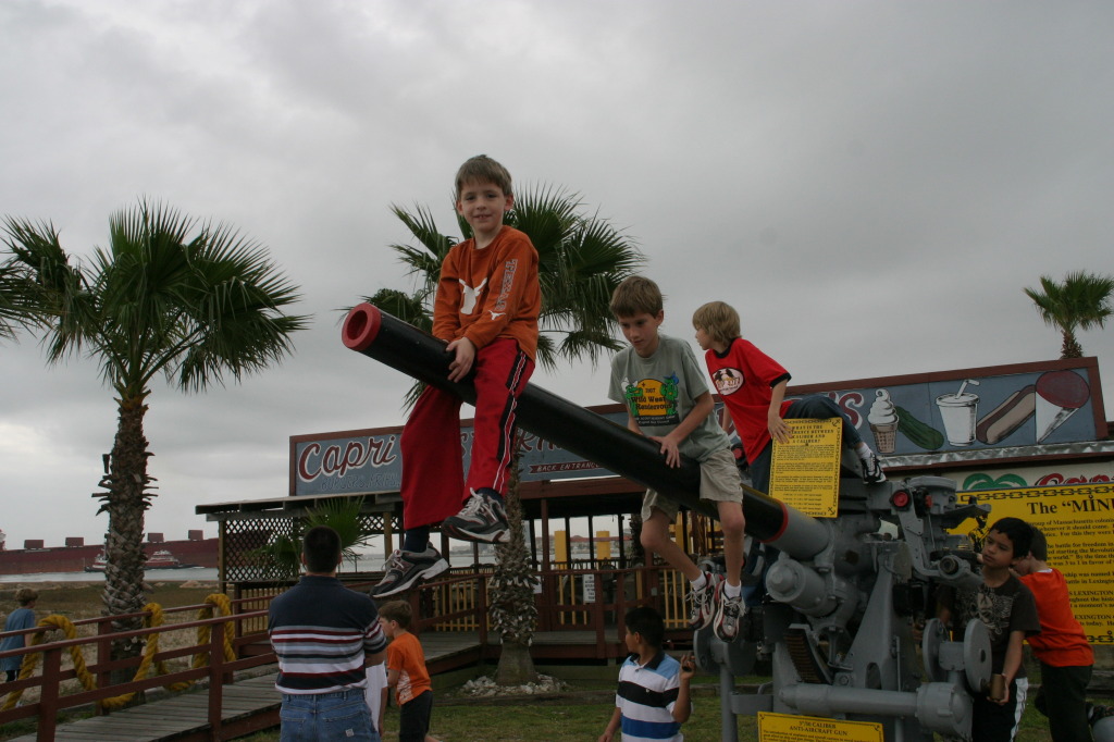 2008/03(March)/Scouts-USS-Lexington/1024x768_2008-03-01-Scouts-USS-Lexington-11-Chance-Andew.JPG