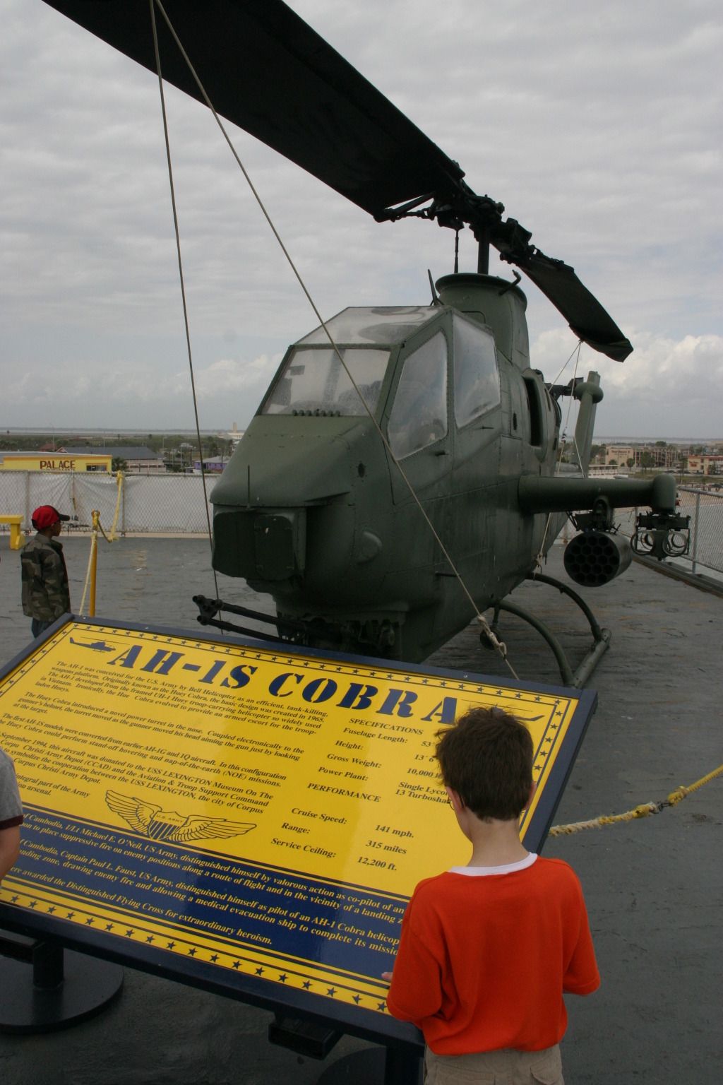 2008/03(March)/Scouts-USS-Lexington/1024x768_2008-03-01-Scouts-USS-Lexington-31-Dax.JPG