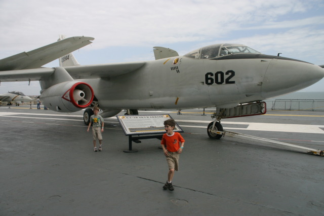 2008/03(March)/Scouts-USS-Lexington/640x480_2008-03-01-Scouts-USS-Lexington-23-Chance-Dax.JPG