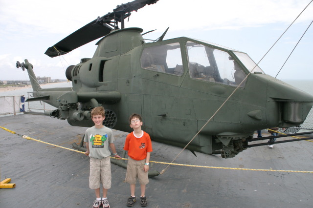 2008/03(March)/Scouts-USS-Lexington/640x480_2008-03-01-Scouts-USS-Lexington-32-Chance-Dax.JPG