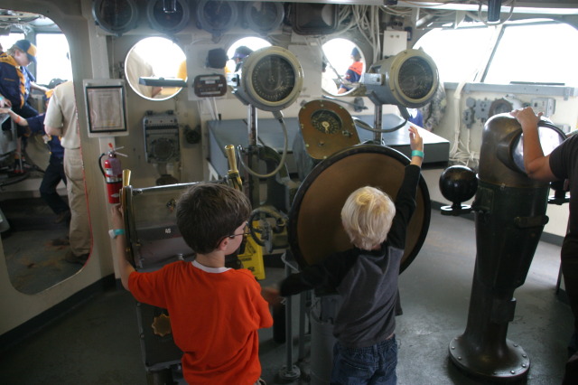 2008/03(March)/Scouts-USS-Lexington/640x480_2008-03-01-Scouts-USS-Lexington-48-Dax.JPG