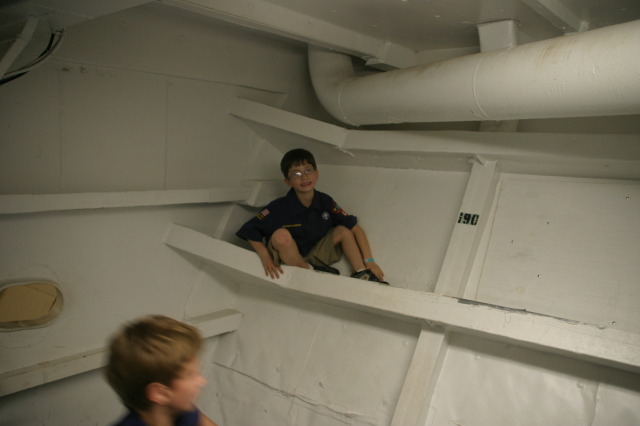 2008/03(March)/Scouts-USS-Lexington/640x480_2008-03-01-Scouts-USS-Lexington-70-Dax.JPG