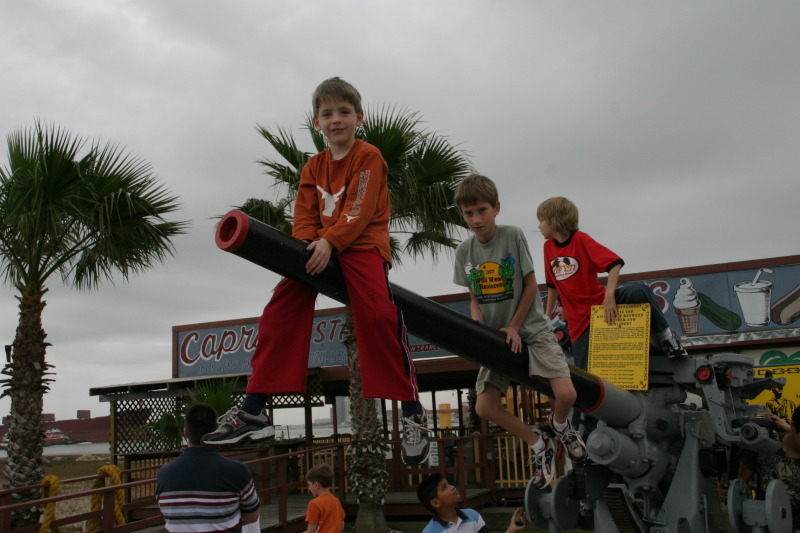 2008/03(March)/Scouts-USS-Lexington/800x600_2008-03-01-Scouts-USS-Lexington-10-Andrew-Chance.JPG