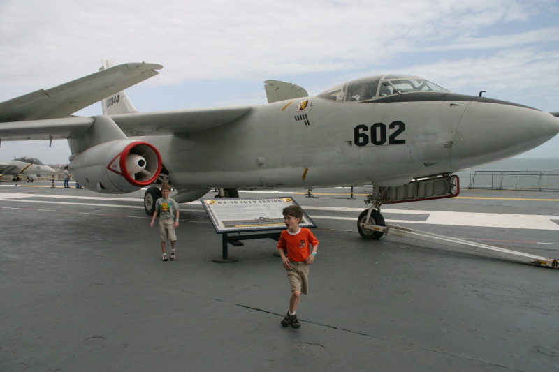 2008/03(March)/Scouts-USS-Lexington/800x600_2008-03-01-Scouts-USS-Lexington-23-Chance-Dax.JPG