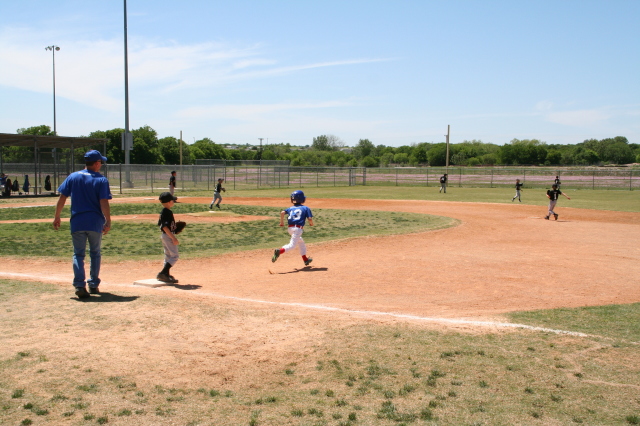 2008/04(April)/19-Chance-Rangers-Game-2/640x480_2008-04-19-Chance-Rangers-16-HomeRun.JPG