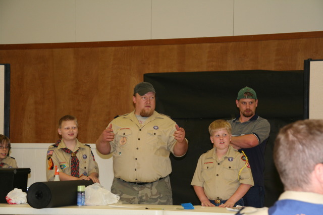 2008/04(April)/Scouts-Crossover-Pack-Meeting/640x480_2008-04-16-Scouts-Crossover-Pack-Meeting-10.JPG