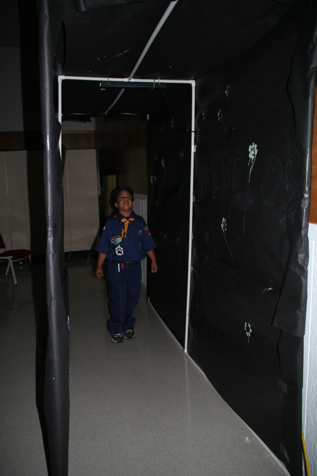 2008/04(April)/Scouts-Crossover-Pack-Meeting/640x480_2008-04-16-Scouts-Crossover-Pack-Meeting-16.JPG