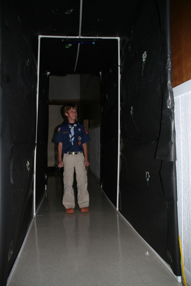 2008/04(April)/Scouts-Crossover-Pack-Meeting/640x480_2008-04-16-Scouts-Crossover-Pack-Meeting-21.JPG