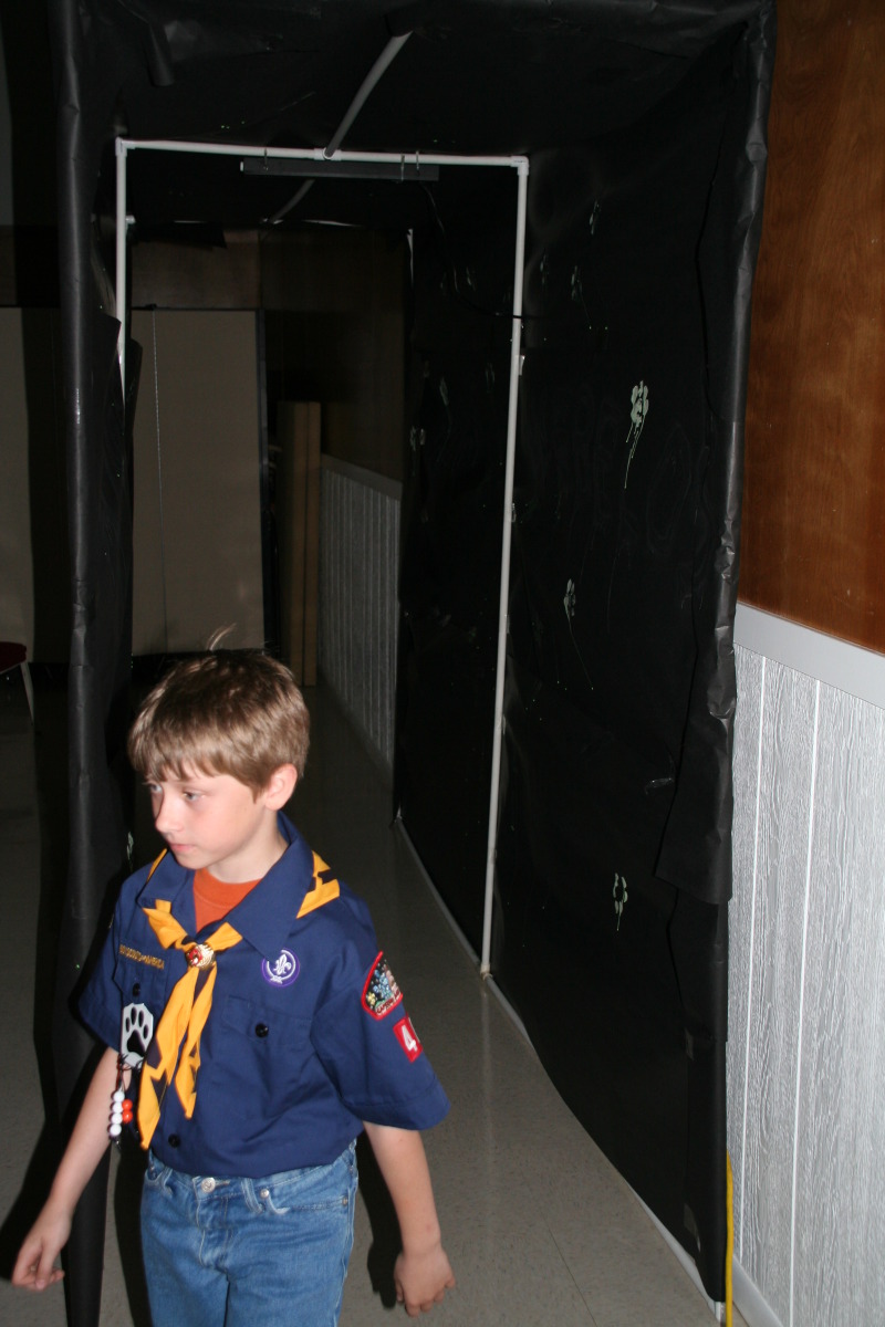 2008/04(April)/Scouts-Crossover-Pack-Meeting/800x600_2008-04-16-Scouts-Crossover-Pack-Meeting-14.JPG