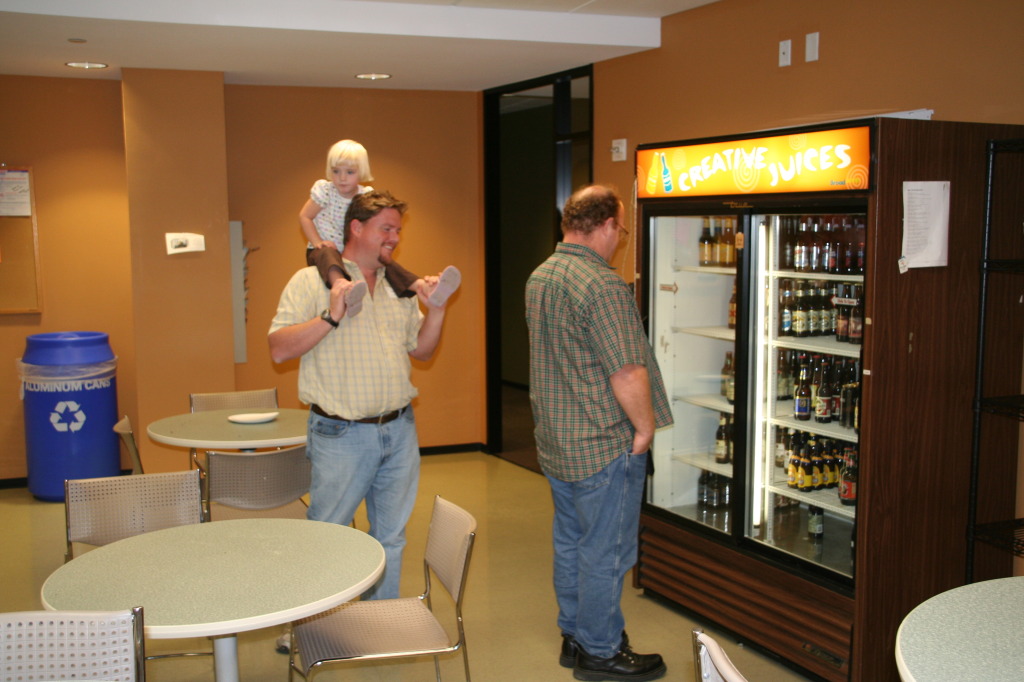 2008/04(April)/Scouts-Den1-Motive-Inc/1024x768_2008-04-08-Scouts-Den1-Go-See-It-Motive-Inc-13-Chris-Tom.JPG