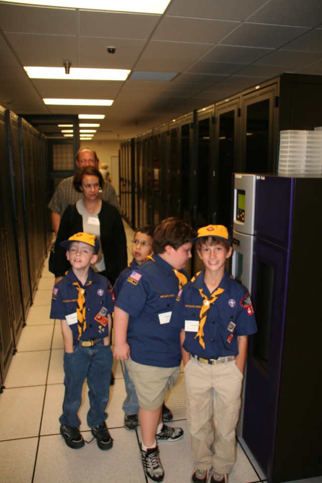2008/04(April)/Scouts-Den1-Motive-Inc/640x480_2008-04-08-Scouts-Den1-Go-See-It-Motive-Inc-05-Sebastian-Tomas-Chance-Andrew.JPG