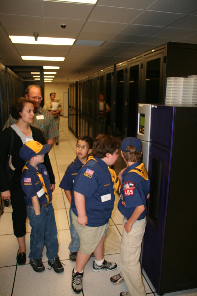 2008/04(April)/Scouts-Den1-Motive-Inc/640x480_2008-04-08-Scouts-Den1-Go-See-It-Motive-Inc-06-Sebastian-Tomas-Chance-Andrew.JPG