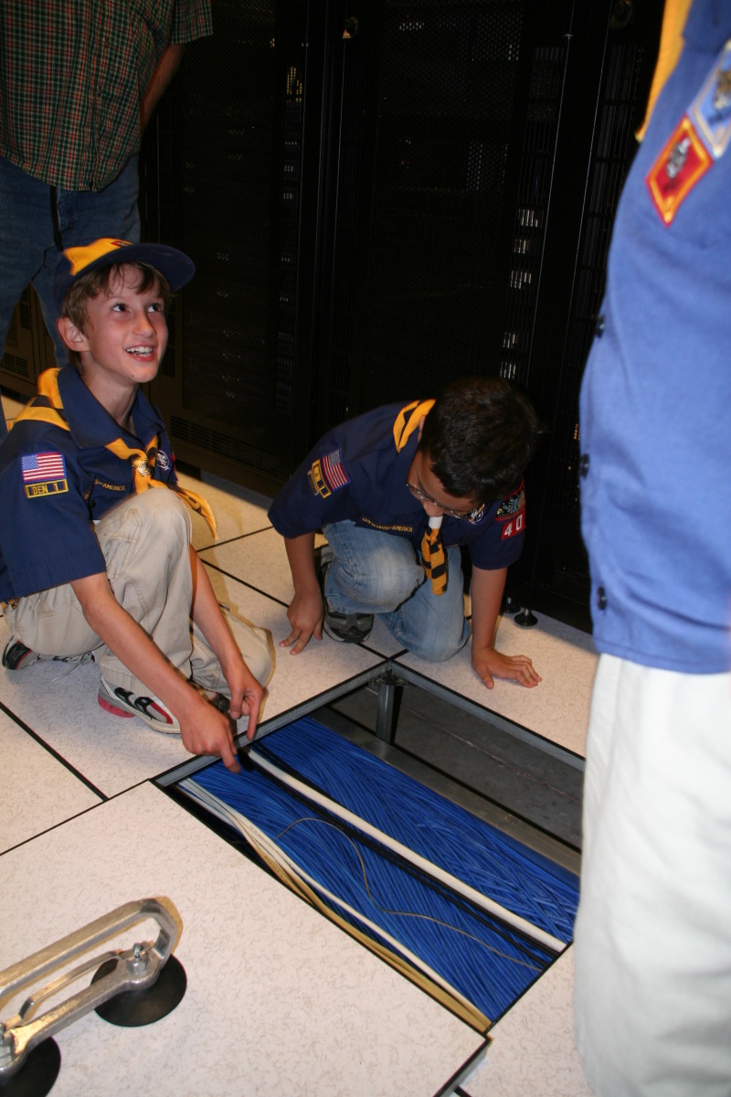 2008/04(April)/Scouts-Den1-Motive-Inc/800x600_2008-04-08-Scouts-Den1-Go-See-It-Motive-Inc-09-Sebastian-Chance.JPG