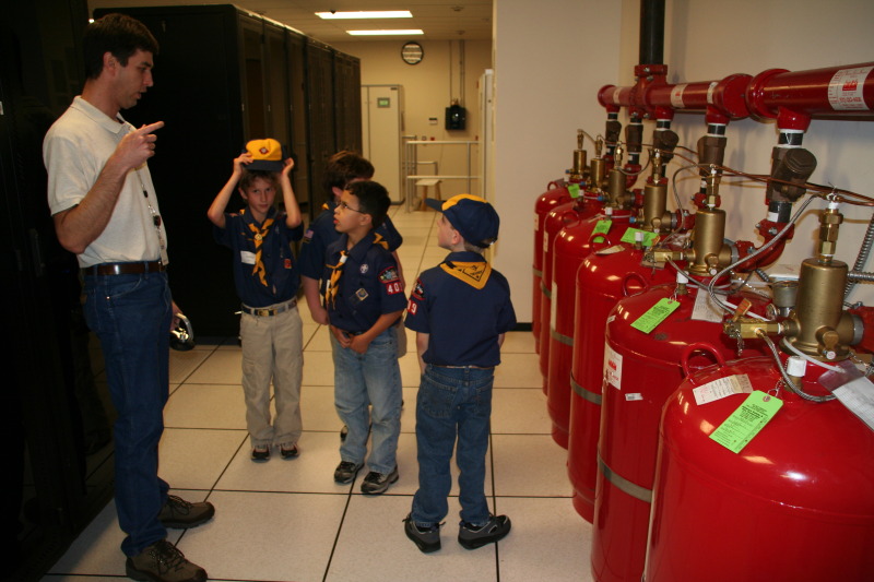 2008/04(April)/Scouts-Den1-Motive-Inc/800x600_2008-04-08-Scouts-Den1-Go-See-It-Motive-Inc-12-Sebastian-Tomas-Chance-Andrew-Stan.JPG