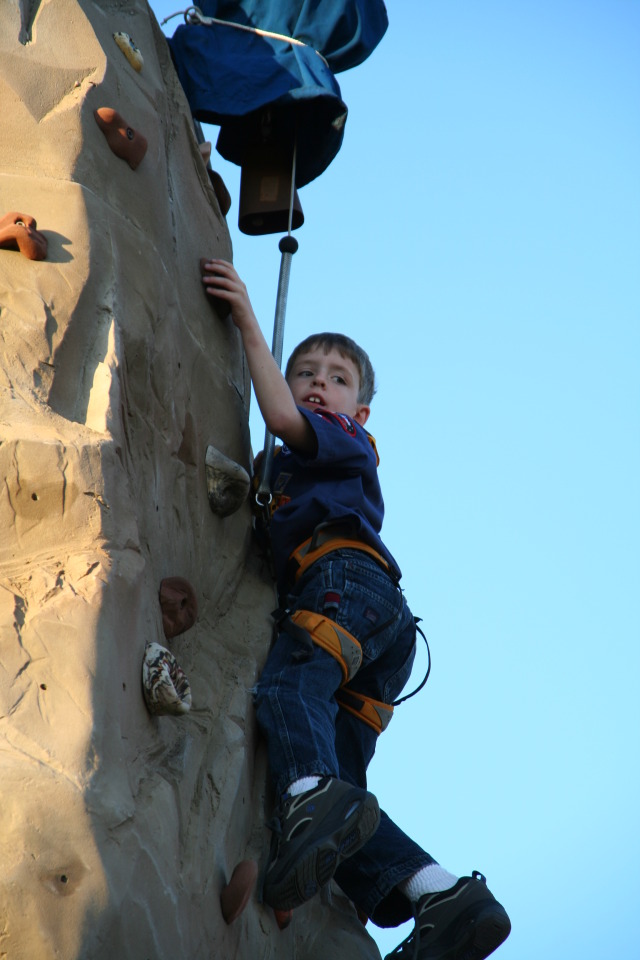 2008/04(April)/Scouts-Night-Dell-Diamond/640x480_2008-04-14-Scout-night-Dell-Diamond-58-Andrew.JPG