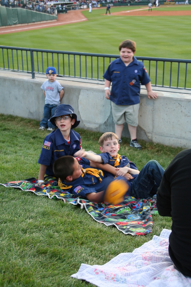 2008-04-14-Scout-night-Dell-Diamond-63-Dax-CJ-Andrew-Tomas.JPG