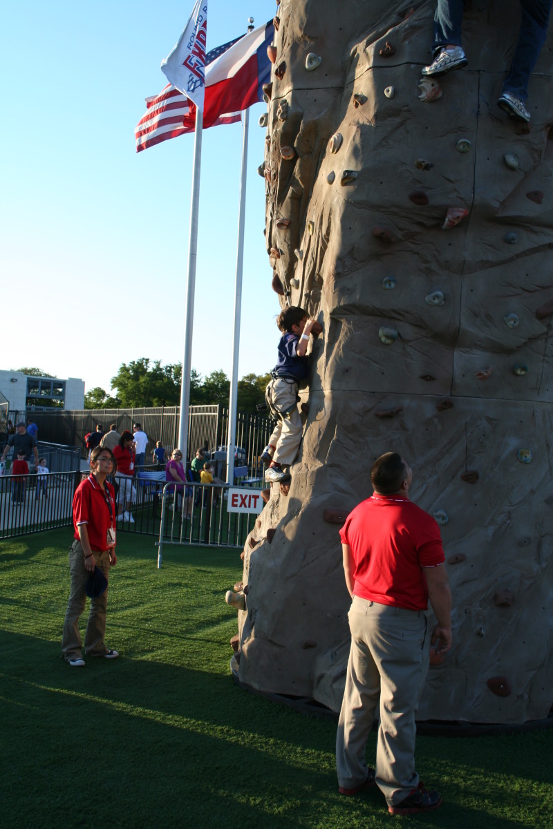 2008-04-14-Scout-night-Dell-Diamond-42-Dax.JPG