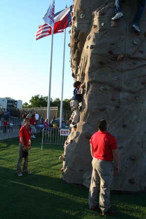 2008-04-14-Scout-night-Dell-Diamond-42-Dax.JPG