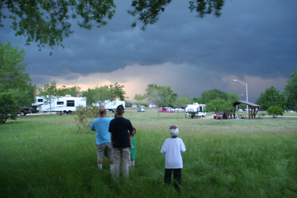 2008/04(April)/Scouts-Tornado-Camping/1024x768_2008-04-25-Scouts-Camping-Tornado-04.JPG