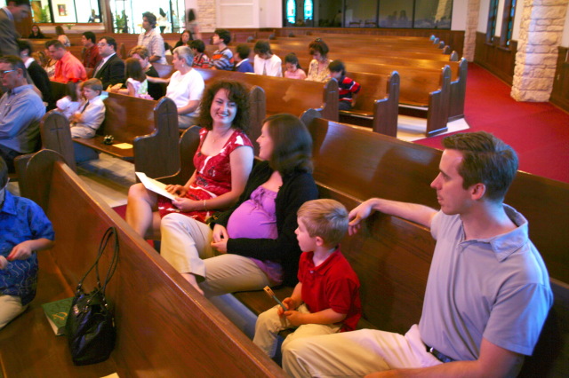 2008/05(May)/03-Chance-First-Communion/640x480_2008-03-Chance-First-Communion-05-Suzi-Heather-Ian-Josh.JPG