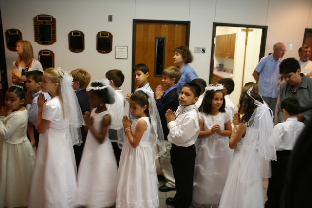 2008/05(May)/03-Chance-First-Communion/640x480_2008-03-Chance-First-Communion-12.JPG