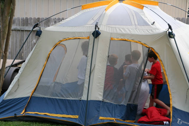 2008-05-09-Dax-Birthday-campout-14-pillow-fight-in-tent.JPG
