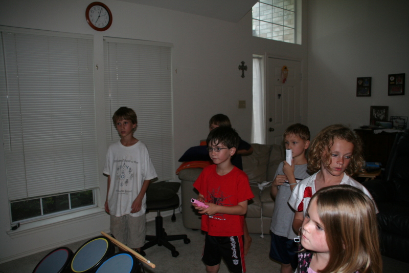 2008/05(May)/09-Dax-Birthday-Party-campout/800x600_2008-05-09-Dax-Birthday-campout-16-Chance-Hayden-Vale-Kyla-Wii.JPG