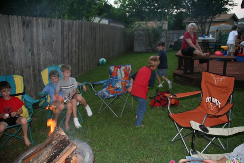 2008/05(May)/09-Dax-Birthday-Party-campout/800x600_2008-05-09-Dax-Birthday-campout-40-Case-Hayden-Dalton-Michael-Susana.JPG