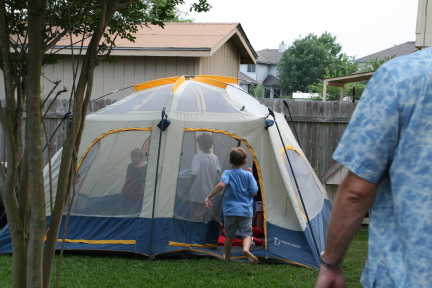 2008-05-09-Dax-Birthday-campout-15-pillow-fight-in-tent.JPG