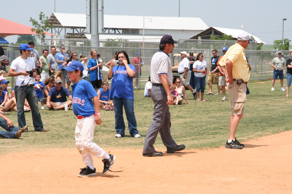 2008/05(May)/10-Rangers-Closing-Ceremonies/1024x768_2008-05-10-Chance-Rangers-Closing-Ceremony-02.JPG