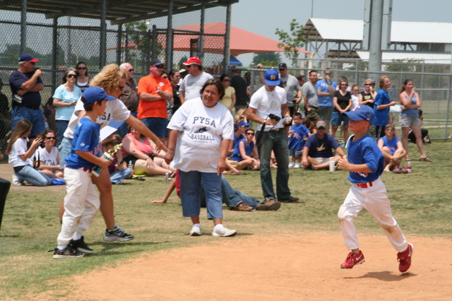 2008/05(May)/10-Rangers-Closing-Ceremonies/640x480_2008-05-10-Chance-Rangers-Closing-Ceremony-04.JPG