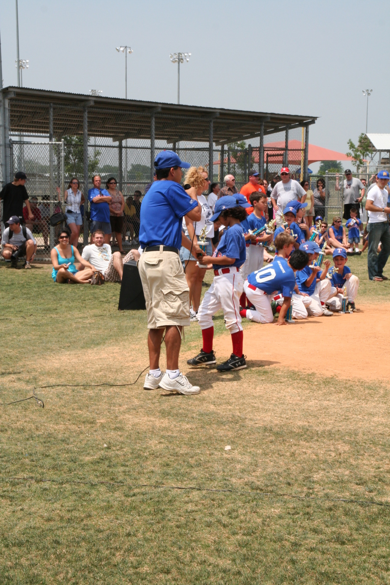 2008/05(May)/10-Rangers-Closing-Ceremonies/800x600_2008-05-10-Chance-Rangers-Closing-Ceremony-13.JPG