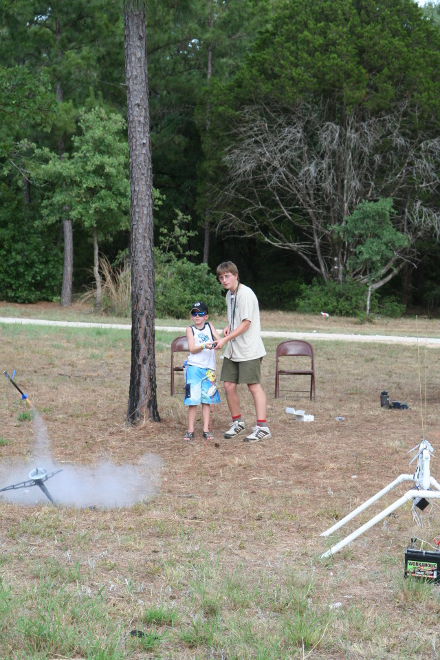2008/06(June)/Scouts-Camp-Tom-Wooten/Day3/640x480_2008-06-17-Scouts-Camp-Tom-Wooten-67.JPG