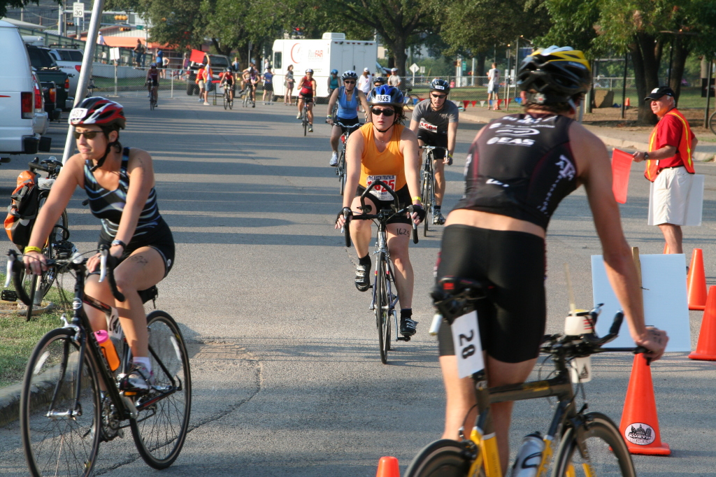 2008/09(September)/01-Austin-Triathalon/1024x768_2008-09-01-Austin-Triathalon-040-Suzi-Biking.JPG