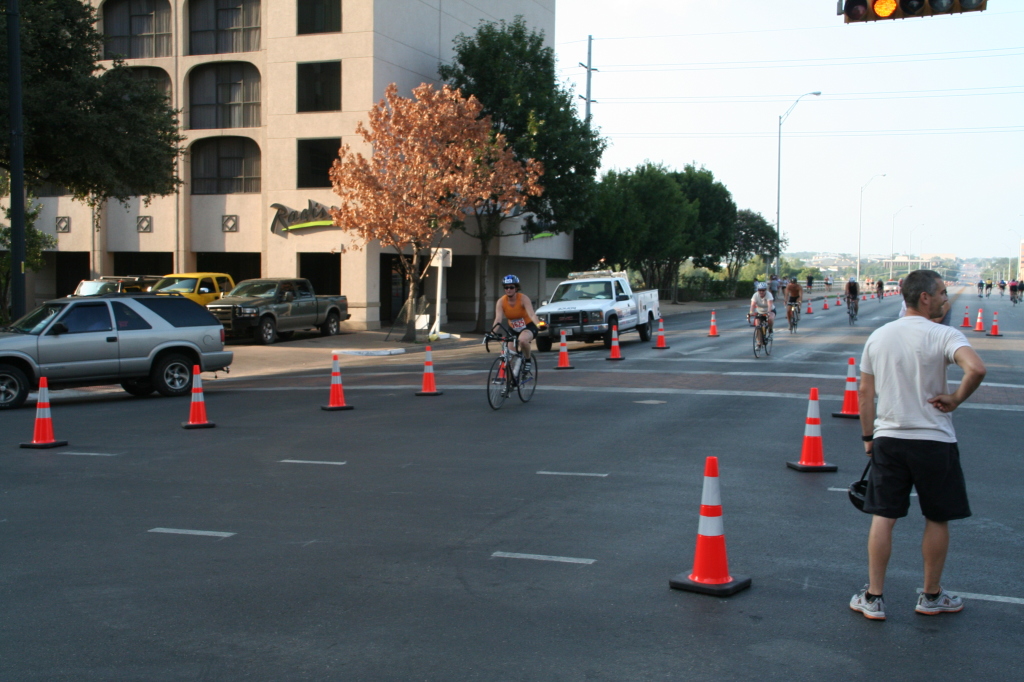 2008-09-01-Austin-Triathalon-046-Suzi-Biking.JPG