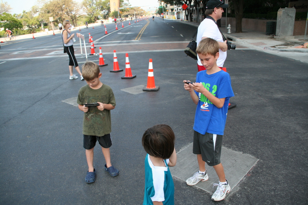 2008/09(September)/01-Austin-Triathalon/1024x768_2008-09-01-Austin-Triathalon-064-Chance-Gameboy.JPG