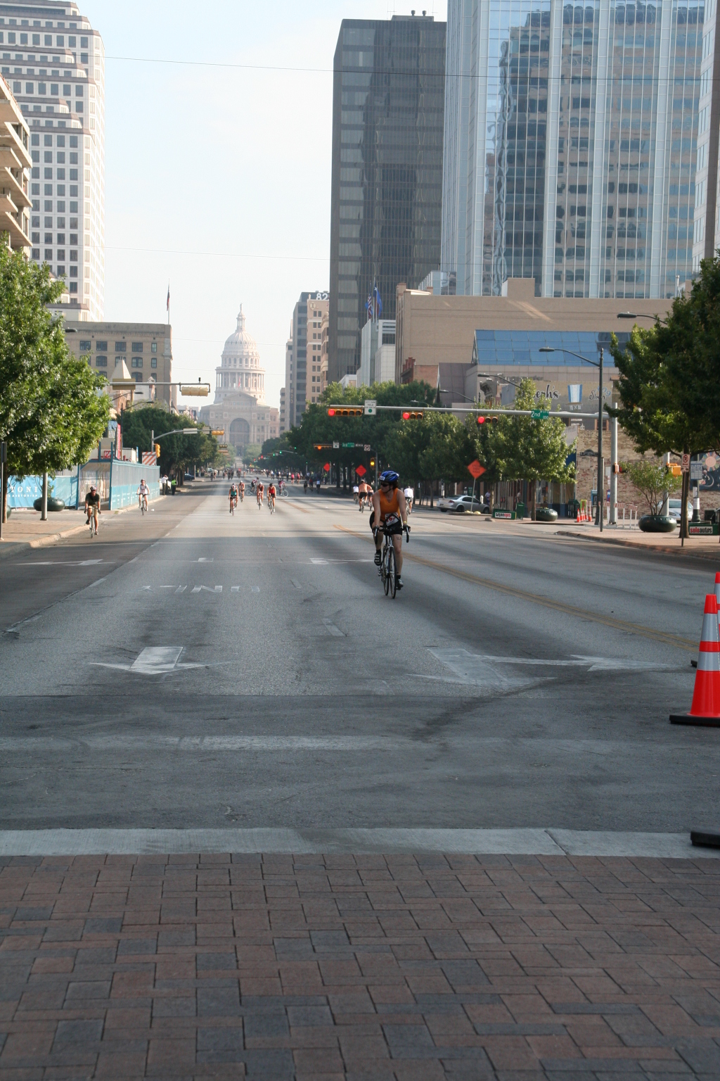 2008/09(September)/01-Austin-Triathalon/1024x768_2008-09-01-Austin-Triathalon-070-Suzi-Biking-Capitol.JPG