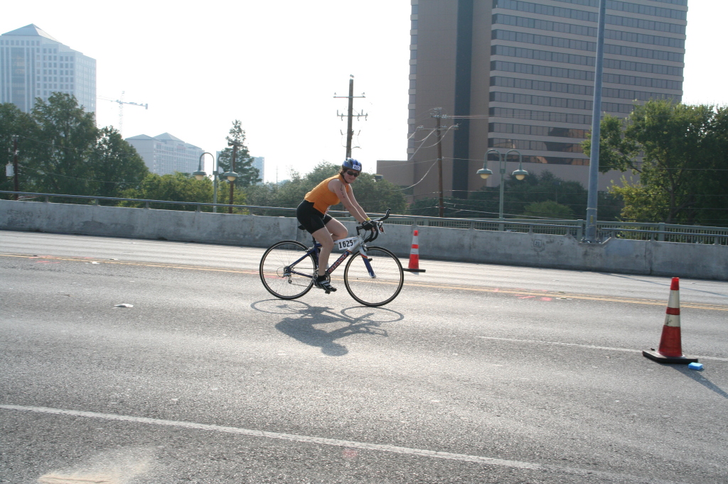 2008/09(September)/01-Austin-Triathalon/1024x768_2008-09-01-Austin-Triathalon-080-Suzi-Biking.JPG