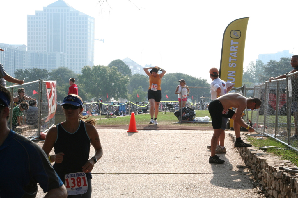 2008/09(September)/01-Austin-Triathalon/1024x768_2008-09-01-Austin-Triathalon-093-Suzi-Run.JPG