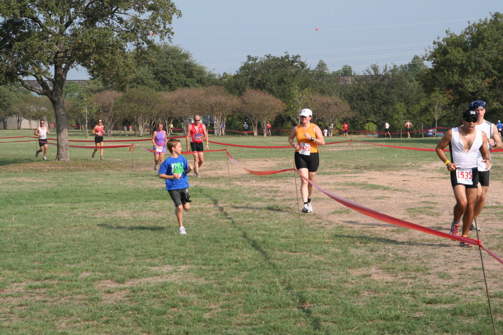 2008/09(September)/01-Austin-Triathalon/1024x768_2008-09-01-Austin-Triathalon-098-Suzi-Run-Chance.JPG