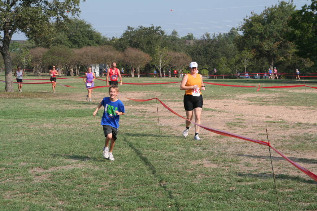 2008/09(September)/01-Austin-Triathalon/1024x768_2008-09-01-Austin-Triathalon-099-Suzi-Run-Chance.JPG