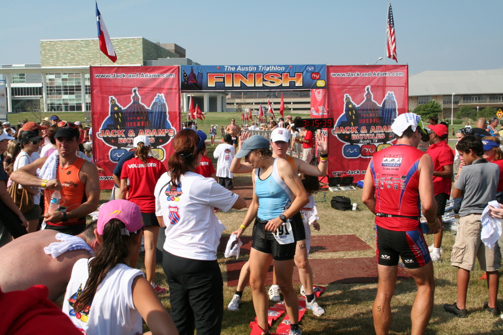2008/09(September)/01-Austin-Triathalon/1024x768_2008-09-01-Austin-Triathalon-127-Suzi-Finish.JPG