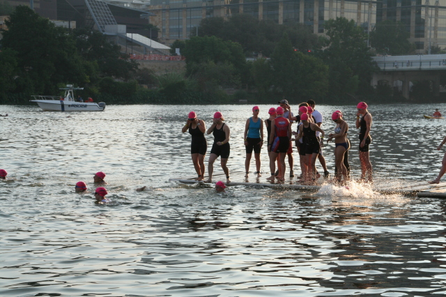 2008/09(September)/01-Austin-Triathalon/640x480_2008-09-01-Austin-Triathalon-014-Suzi-jumping-in.JPG