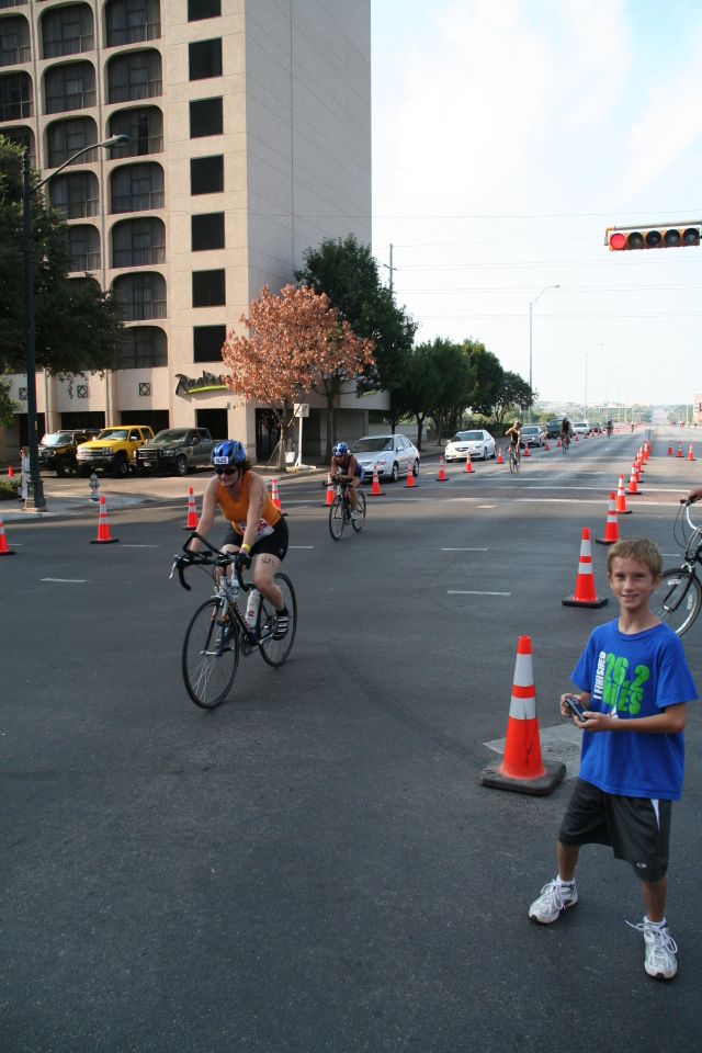 2008-09-01-Austin-Triathalon-068-Suzi-Biking-Chance.JPG