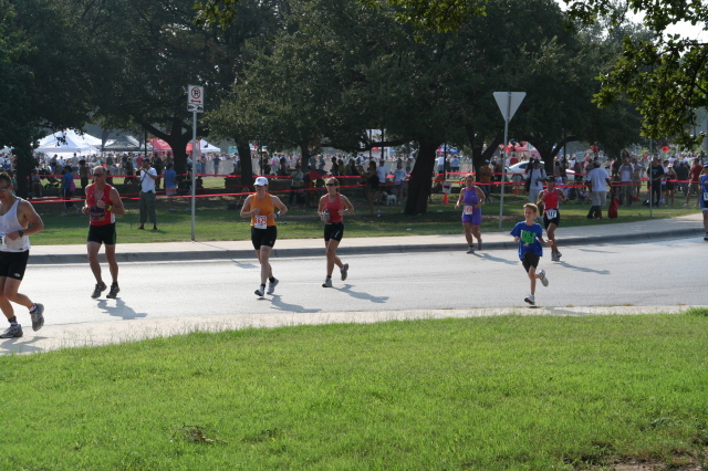 2008/09(September)/01-Austin-Triathalon/640x480_2008-09-01-Austin-Triathalon-108-Suzi-Run-Chance.JPG