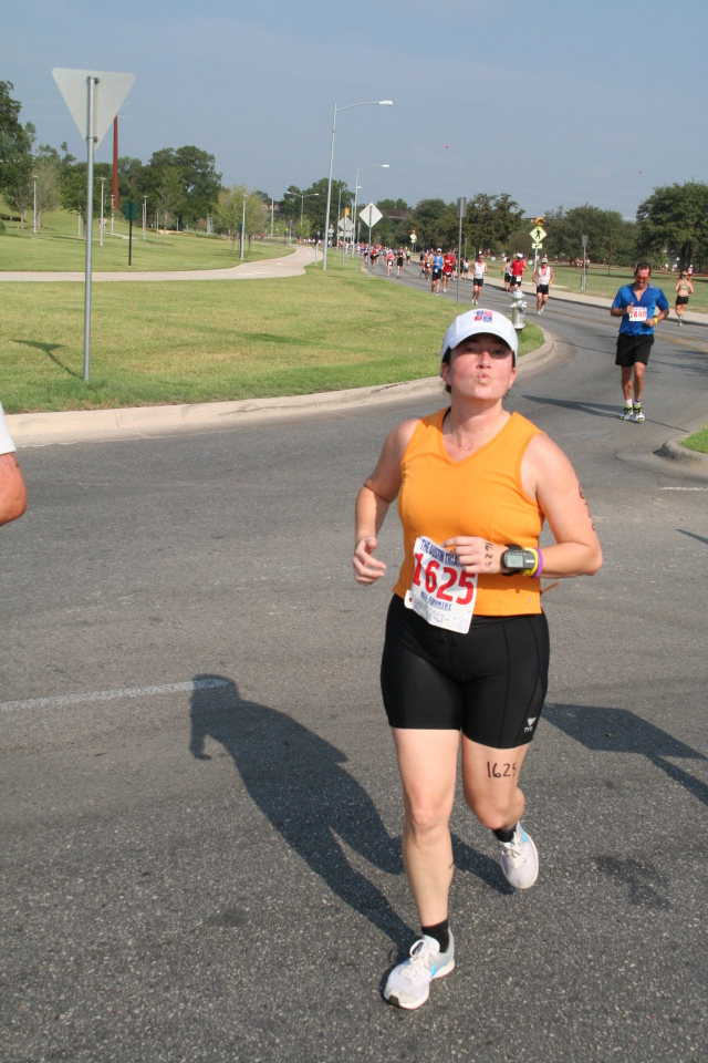 2008/09(September)/01-Austin-Triathalon/640x480_2008-09-01-Austin-Triathalon-117-Suzi-Run.JPG
