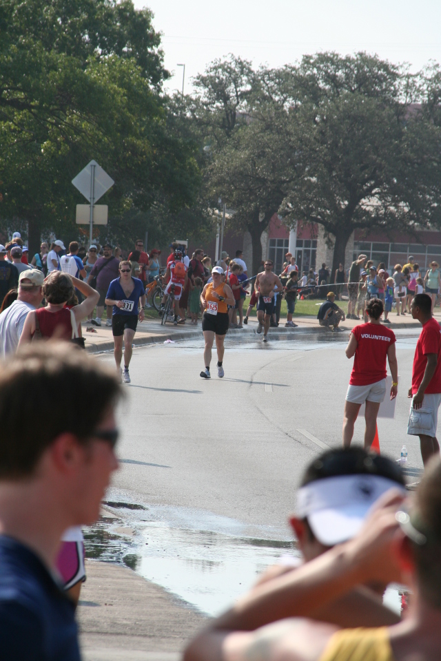 2008/09(September)/01-Austin-Triathalon/640x480_2008-09-01-Austin-Triathalon-120-Suzi-Run.JPG